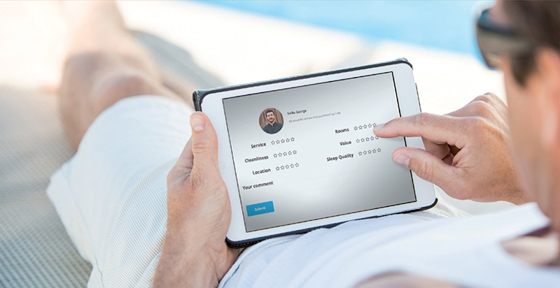 hotel-guest-with-tablet